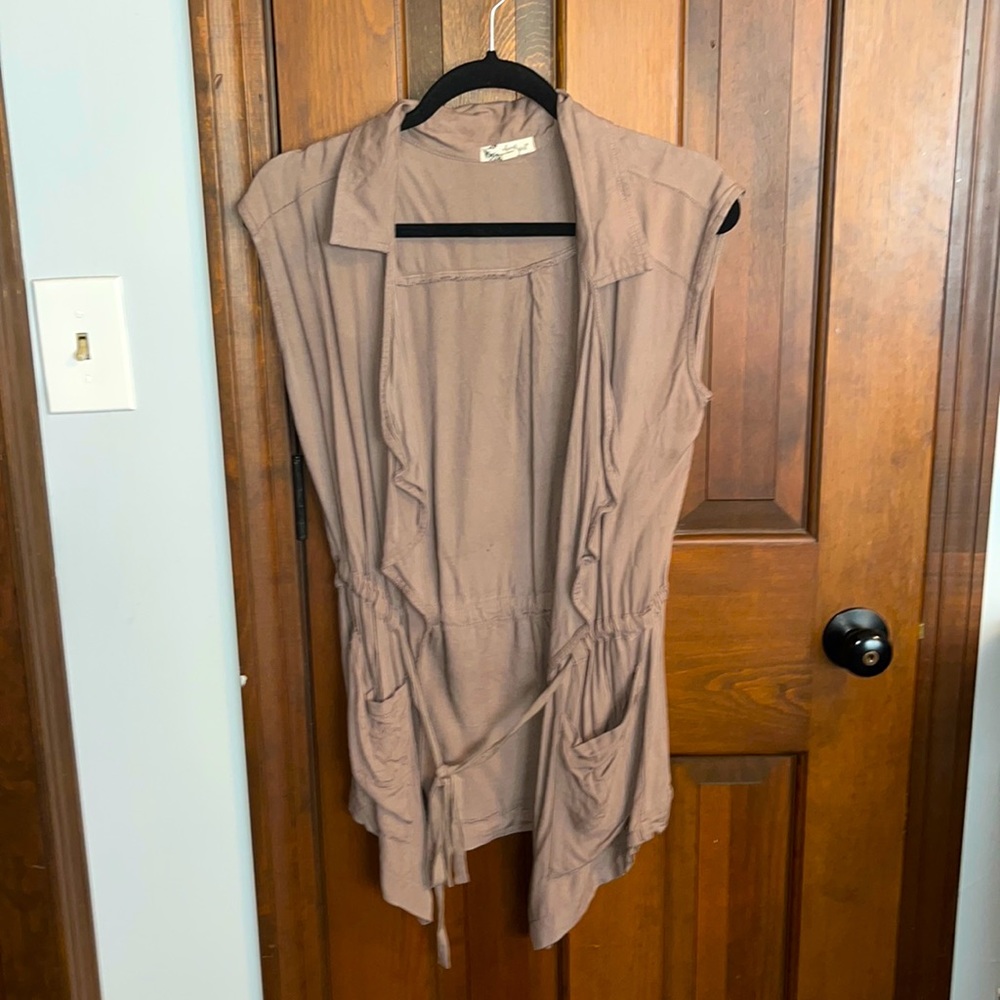 Tan short-sleeved cardigan